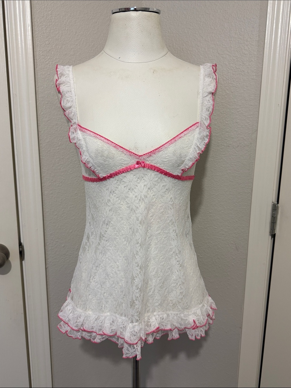 Victoria’s Secret Vintage Lace Babydoll White & Pink Lace Chemise Intimates
